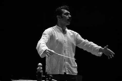 ¡Yasser Mirhosseini en Madrid: Una noche de música persa e intrigas inesperadas!